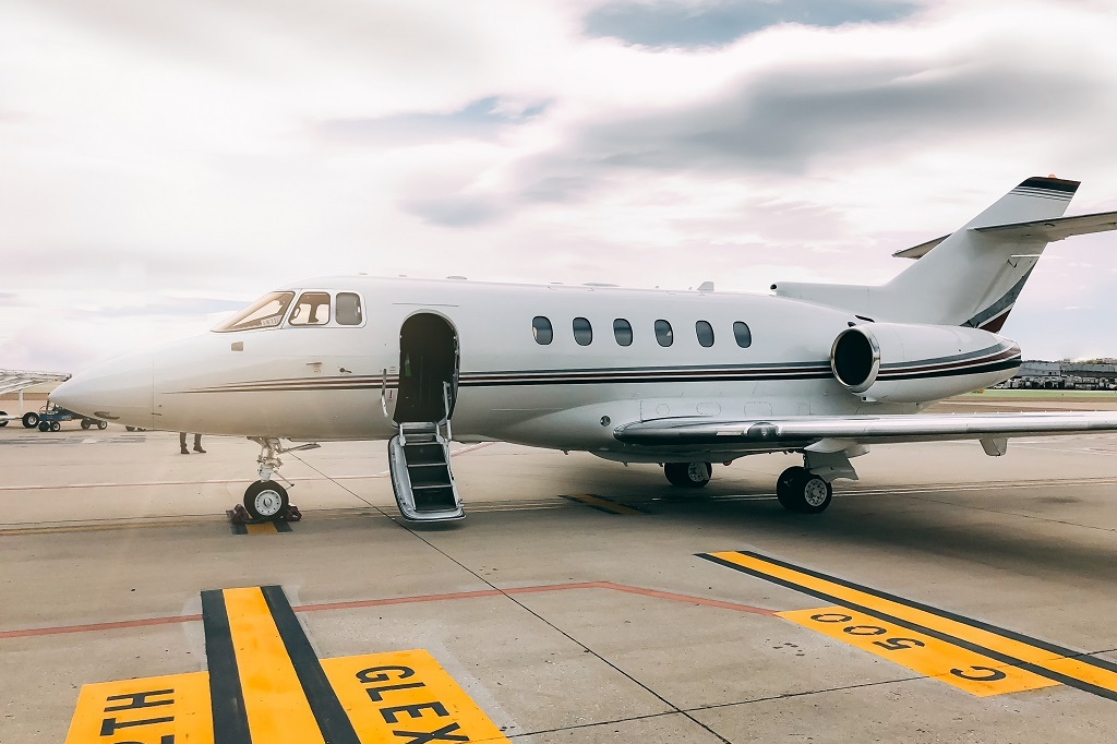 wet lease vs dry lease aircraft