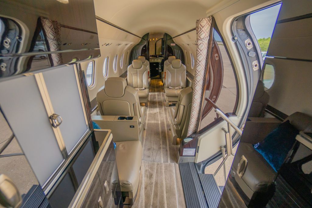 Cabin looking aft from the entry