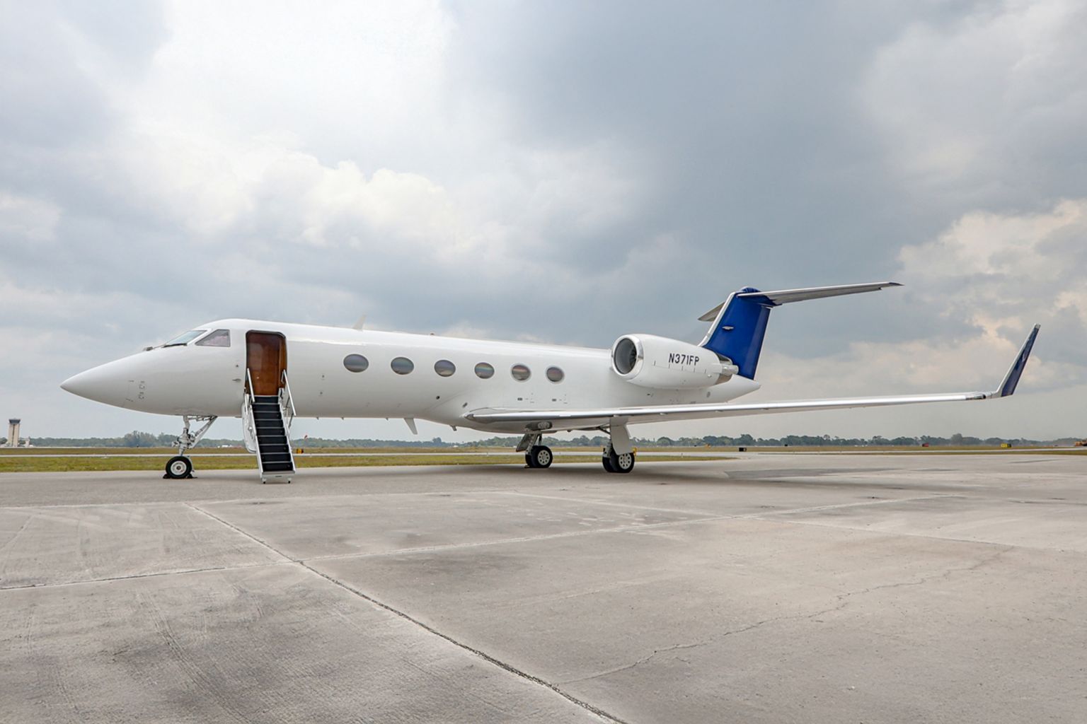 N371FP on the ramp