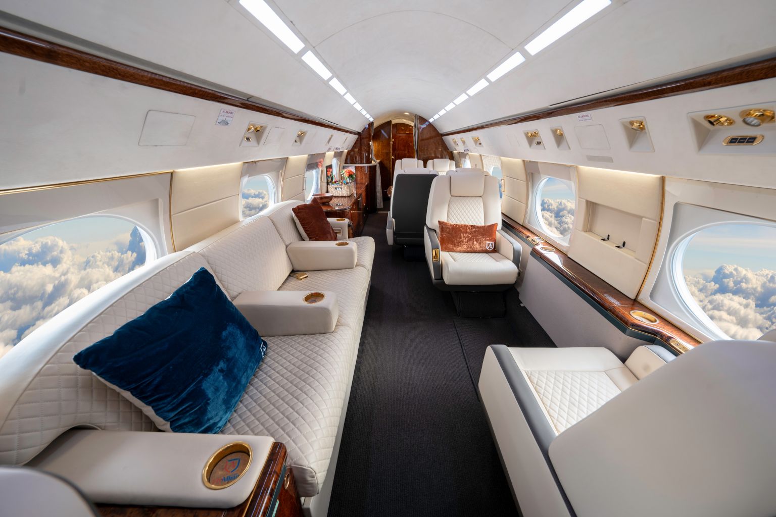 Three-place divan