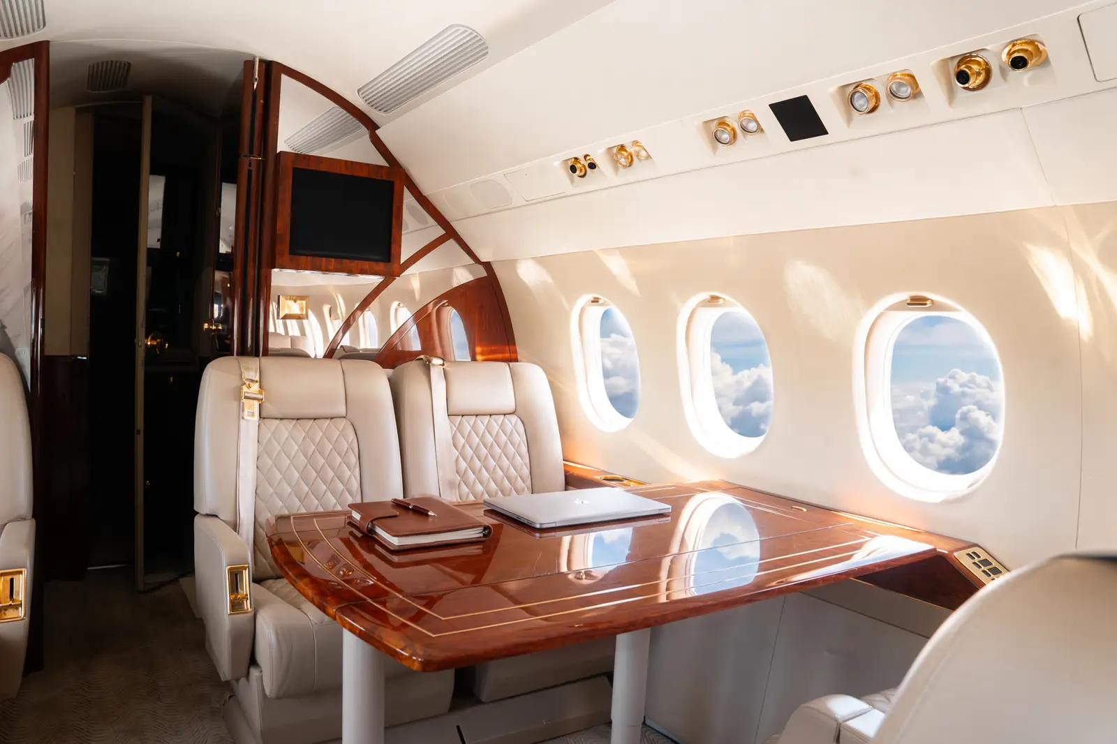 Heavy jet cabin, conference grouping